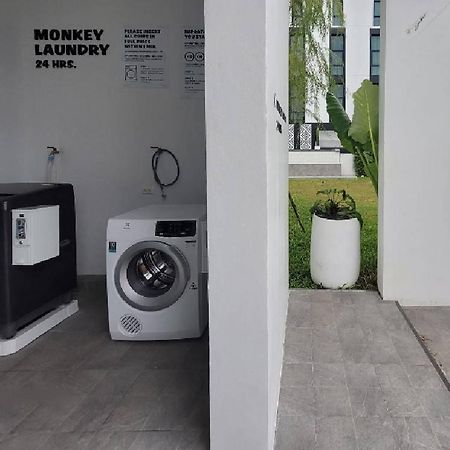 Blu Monkey Hub & Hotel Ранонг Екстер'єр фото